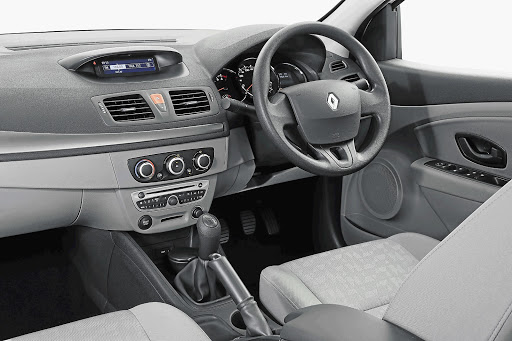 The dashboard and controls of the Renault Fluence
