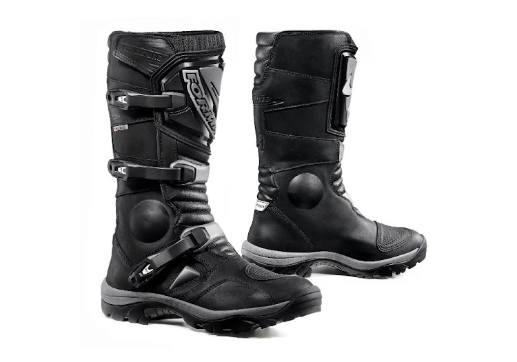 Forma Adventure Boots.