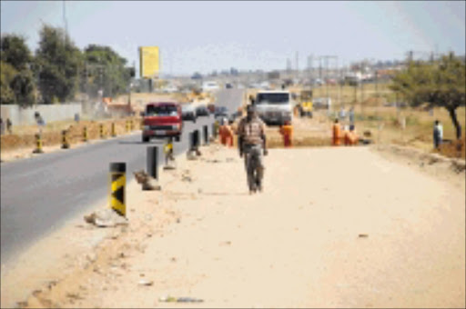 MEN AT WORK: Limpopo will spend R2,98billion to improve roads. © Unknown
