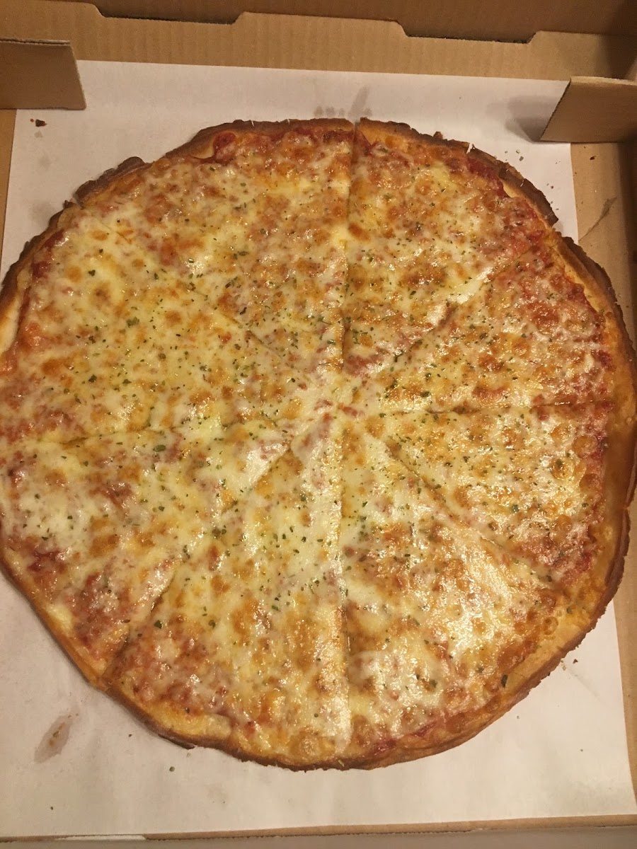 We were in the area for tournament & thanks to FMGF app we found this place close by. It was just ok, thin crust, sauce was sweet, thick cheese but, it was hot & done when they said it would be(20mn)