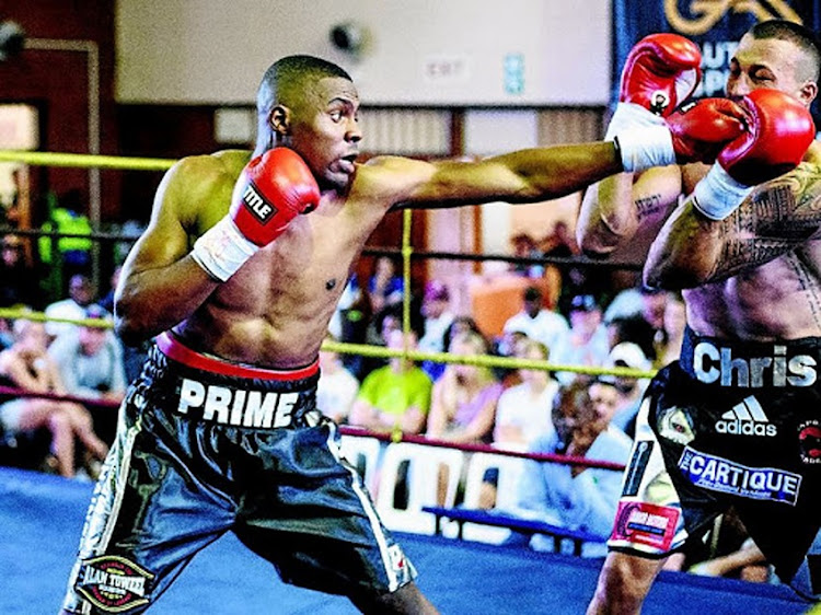 Akani "Prime" Phuzi and Chris "The Wolf" Thompson in their topsy-turvy bout in Randburg where Phuzi won on points over six rounds.