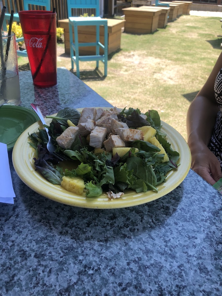 Fabulous lunch at Tortuga’s! Steamed shrimp house made cocktail sauce (Heinz ketchup, horseradish,lemon juice, Lea&Perrins W) and grilled mahi over spring greens w fresh pineapple! Rum tea to drink 😊