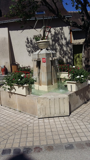 Montlouis-Sur-Loire Fontaine De L'église