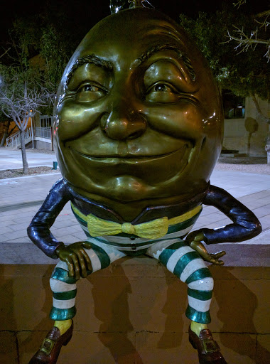 Humpty Dumpty Statue