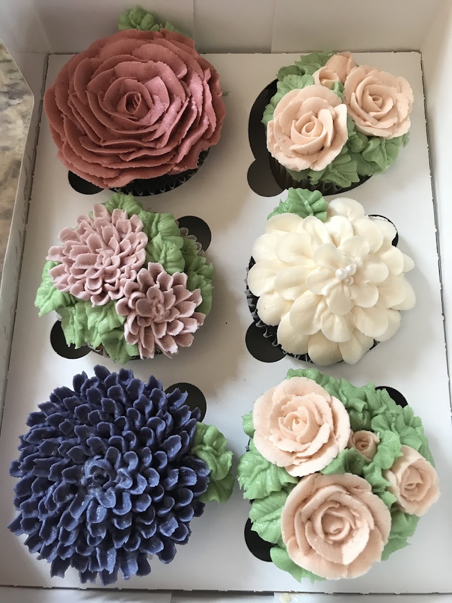 My gorgeous bridal shower cupcakes