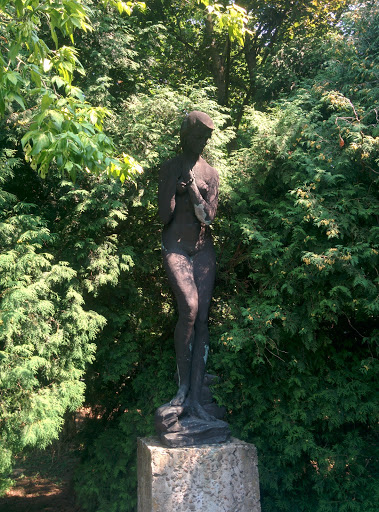 Rzeźba W Parku Pałacowym