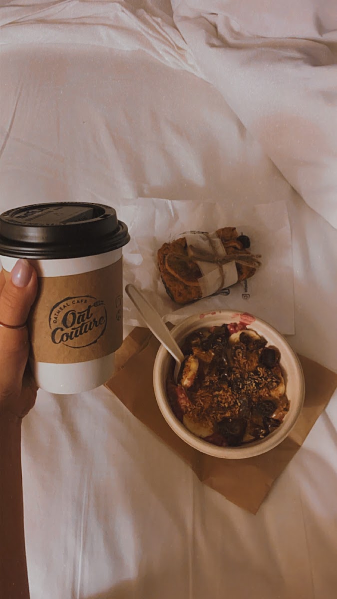 Lunchbox oatmeal bowl and apple cake 🤤