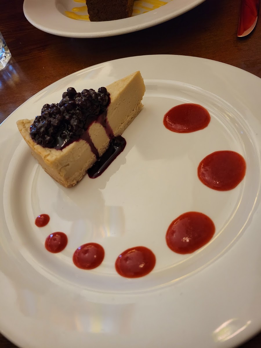 Lemon Cheese Cake

Oat coconut crust, blueberry lavender compote, strawberry coulis, GF