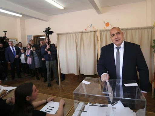 Former Bulgarian prime minister and leader of centre-right GERB party Boiko Borisov casts his vote at a polling station in Sofia, Bulgaria, March 26, 2017. /REUTERS