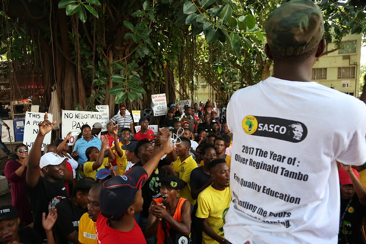 FEBRUARY 22, 2018 DUT STUDENTS show solidarity for striking staff.