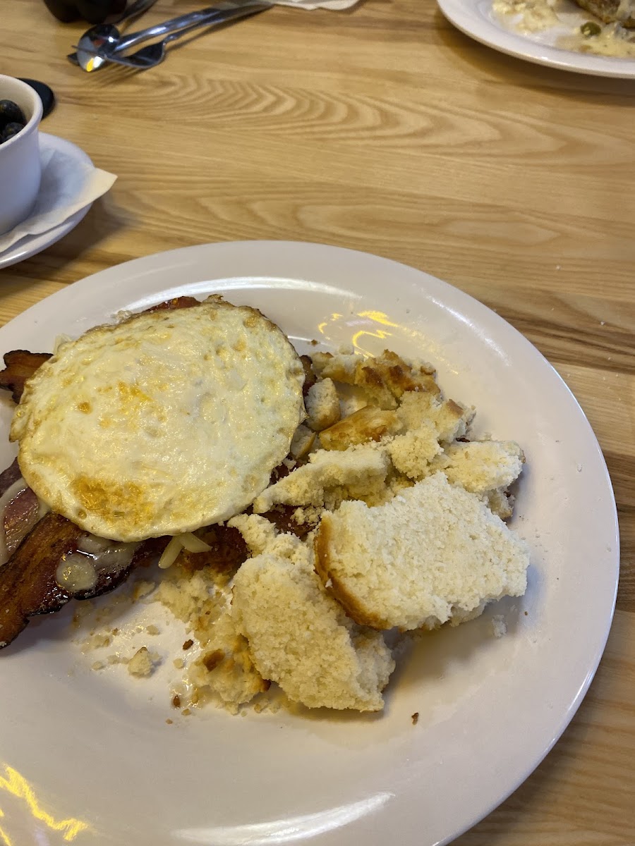 GF biscuit with bacon, egg, and shredded cheese. Yes, it was served to me this way!