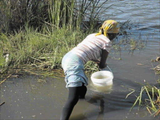 NO CHOICE: Happiness Shabangu, 32, of Cunningmoore A in Bushbuckridge, Mpumalanga, says residents endanger their lives by drawing water at a dirty, snake-infested dam in the area. Photo: Sibongile Mashaba
