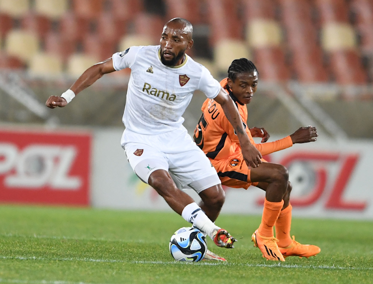 Stellenbosch FC's Sibongiseni Mthethwa has been linked with a move to Kaizer Chiefs.
