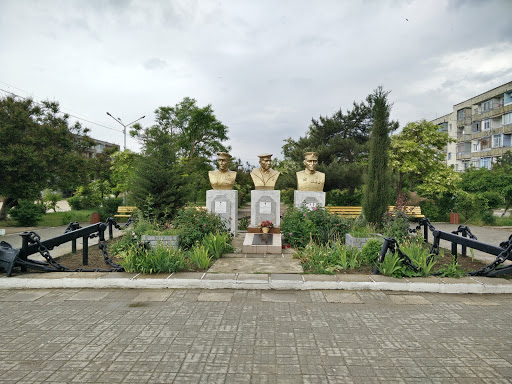 Памятник героям-черноморцам Донузлава