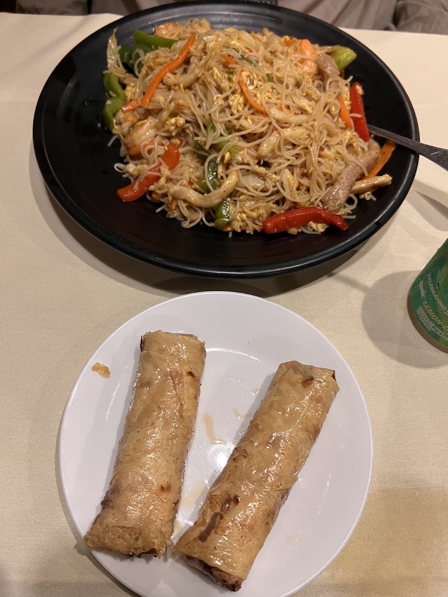 Singapore mei fun and vegetable spring roll
