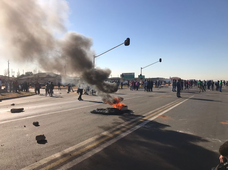 Protea Glen residents in Soweto barricade the R558 and Randfontein road in protest against attempted land invasion in the township.