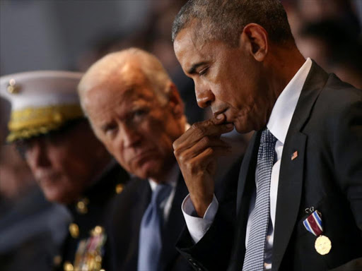 US President Barack Obama attends a military full honor review farewell ceremony given in his honor, accompanied by Vice President Joe Biden (C) and Joint Chiefs of Staff Chairman Gen. Joseph Dunford (L) at Joint Base Myer-Henderson in Washington, US January 4. /REUTERS