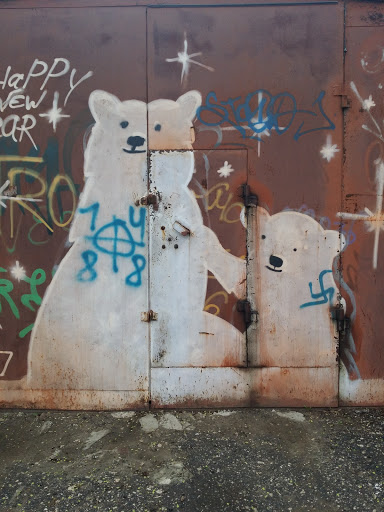 Граффити Белые Медведи