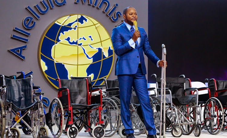 A video of pastor Alph Lukau bringing a “dead” man back to life during a church service has gone viral on social media.