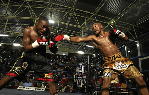 Rofhiwa Maemu has vowed not to lose against local foes again since his defeat to Azinga Fuzile, right, in their SA featherweight title bout last year. / MICHAEL PINYANA