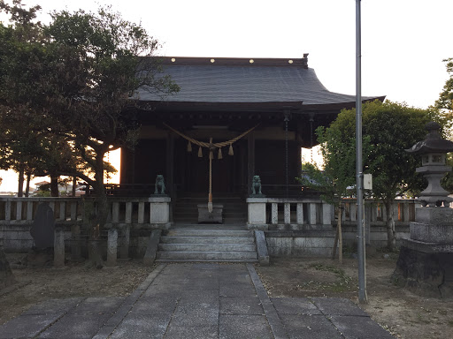 諏訪神社拝殿