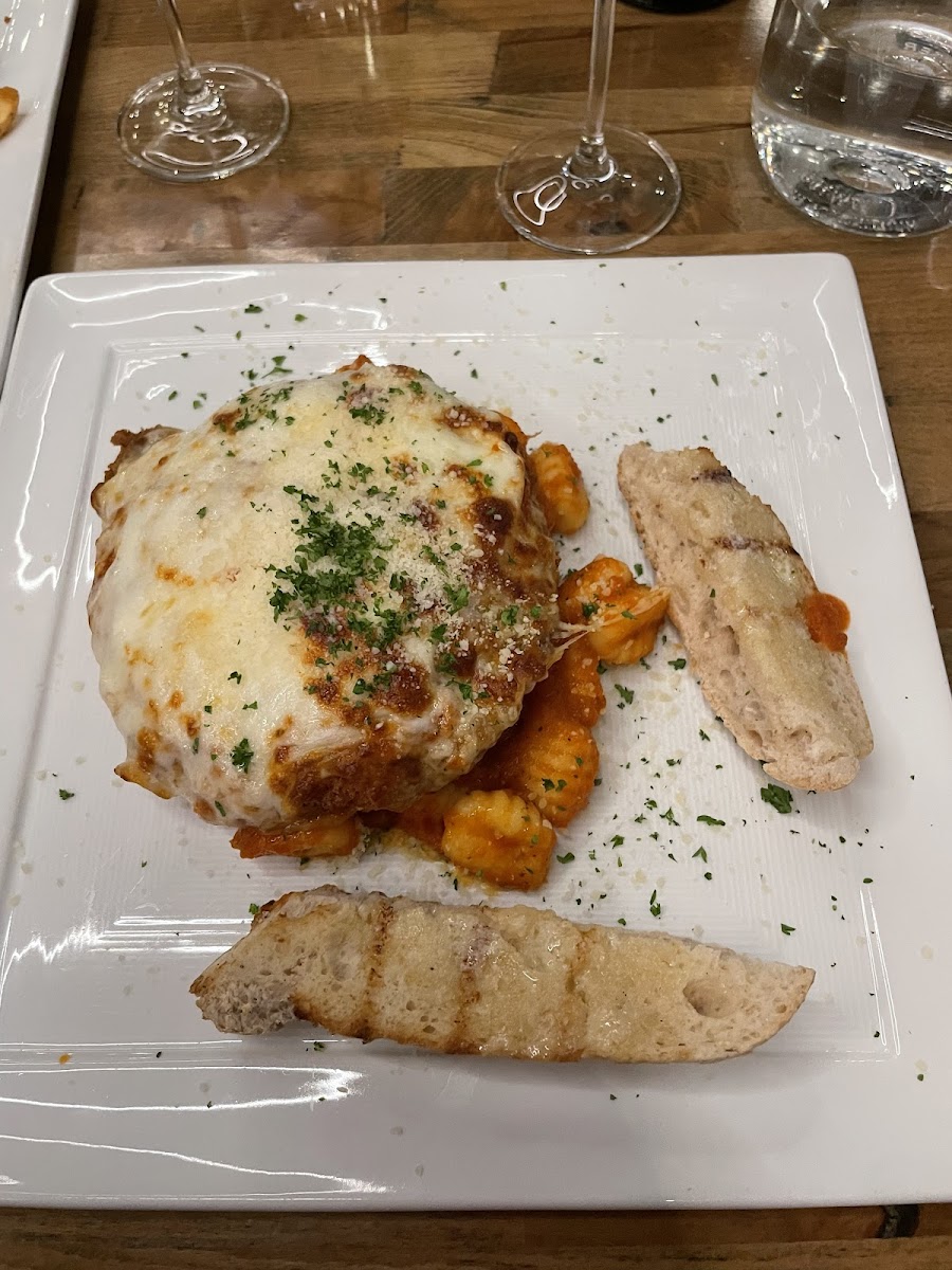 Chicken parmesan with gnocchi and garlic toast
