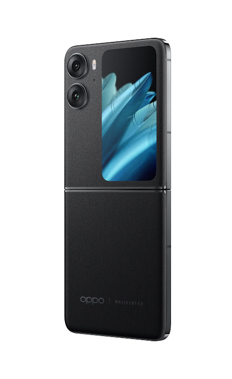 Oppo Find N2 Flip back, in black.