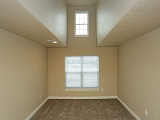 Niagara Ridge Apartments Bedroom with tall ceiling