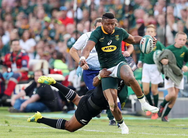 Aphiwe Dyantyi of South Africa powers through a tackle from Waisake Naholo of New Zealand during the Rugby Championship match between the Springboks and the All Blacks at Loftus Stadium in Pretoria on October 6, 2018.