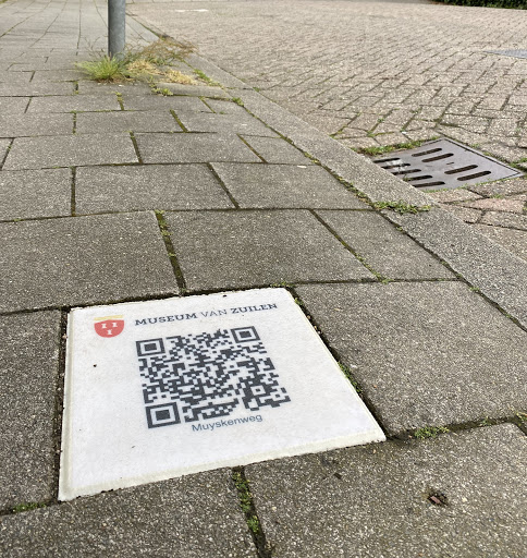 A very modern plaque: a tile in the sidewalk with a QR code. It opens an explanatory page of the "Museum van Zuilen", which is dedicated to the history of the community Zuilen, now a neighbourhood...