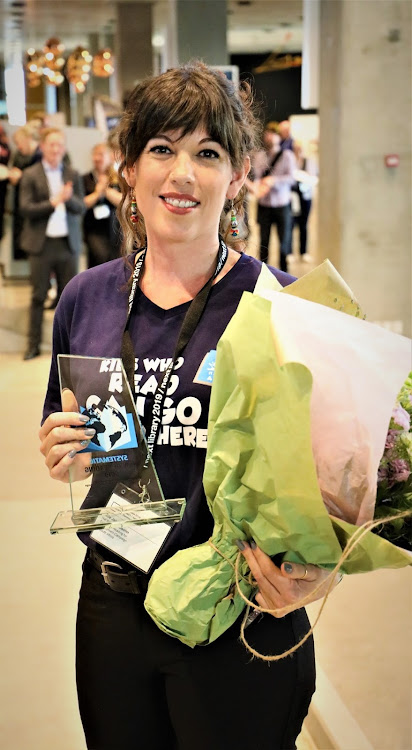 Jade Jacobsohn accepting the Joy of Reading prize in Denmark.