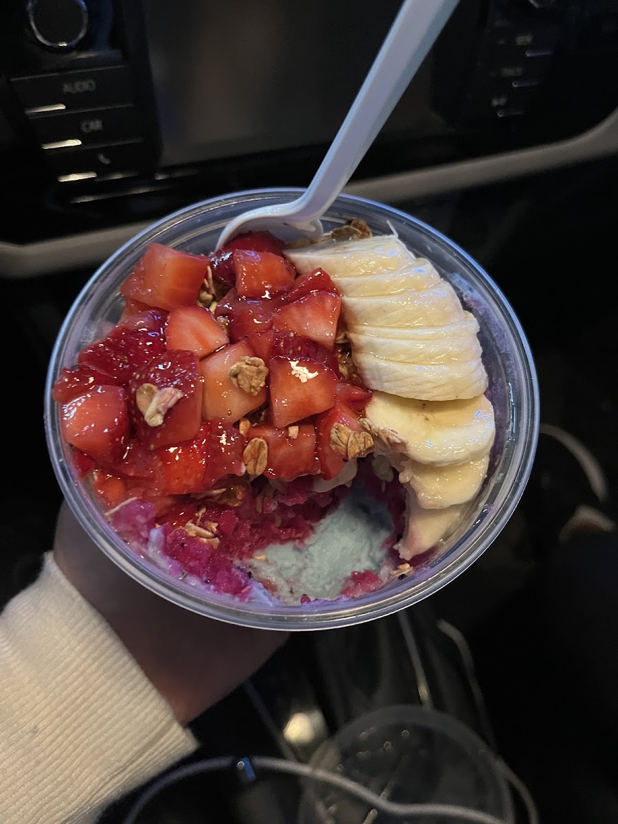 Sunrise açaí bowl