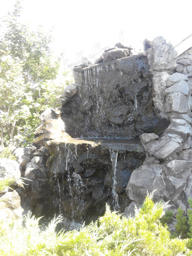 Декоративный водопад