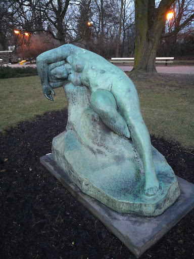 Statue in Ujazdowskie Park