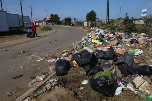 April.27.2017: Fynbos residents rubbish has not been collected for months and its affecting their health .PICTURE: Michael Pinyana ©DAILY DISPATCH