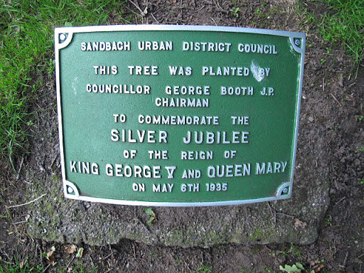 A plaque beneath a tree in Sandbach Park SJ7661 : King George's tree. © Copyright Stephen Craven and licensed for reuse under this Creative Commons Licence . Submitted via Geograph