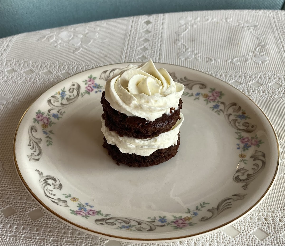 Gluten-free chocolate mini cake