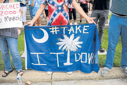 NO TO SLAVE SYMBOL: US students raise banner against divisive flag