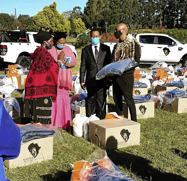 Former striker Kaizer Motaung Junior talks to King Goodwill Zwelethini during his visit to the royal palace as part of the Kaizer Motaung Juis channeling his energy to help feed needy communities impacted by Covid-19