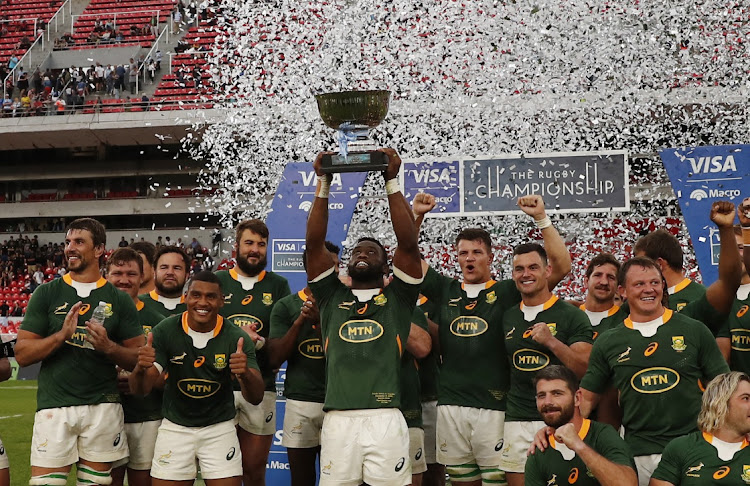 South Africa's Siya Kolisi lifts the trophy as he celebrates with teammates after winning the match at Estadio Libertadores de America, Buenos Aires on September 17 2022. Picture: REUTERS/AGUSTIN MARCARIAN