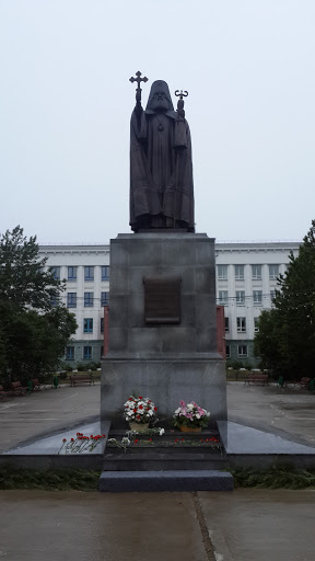 Памятник Святителю Иннокентию Московскому