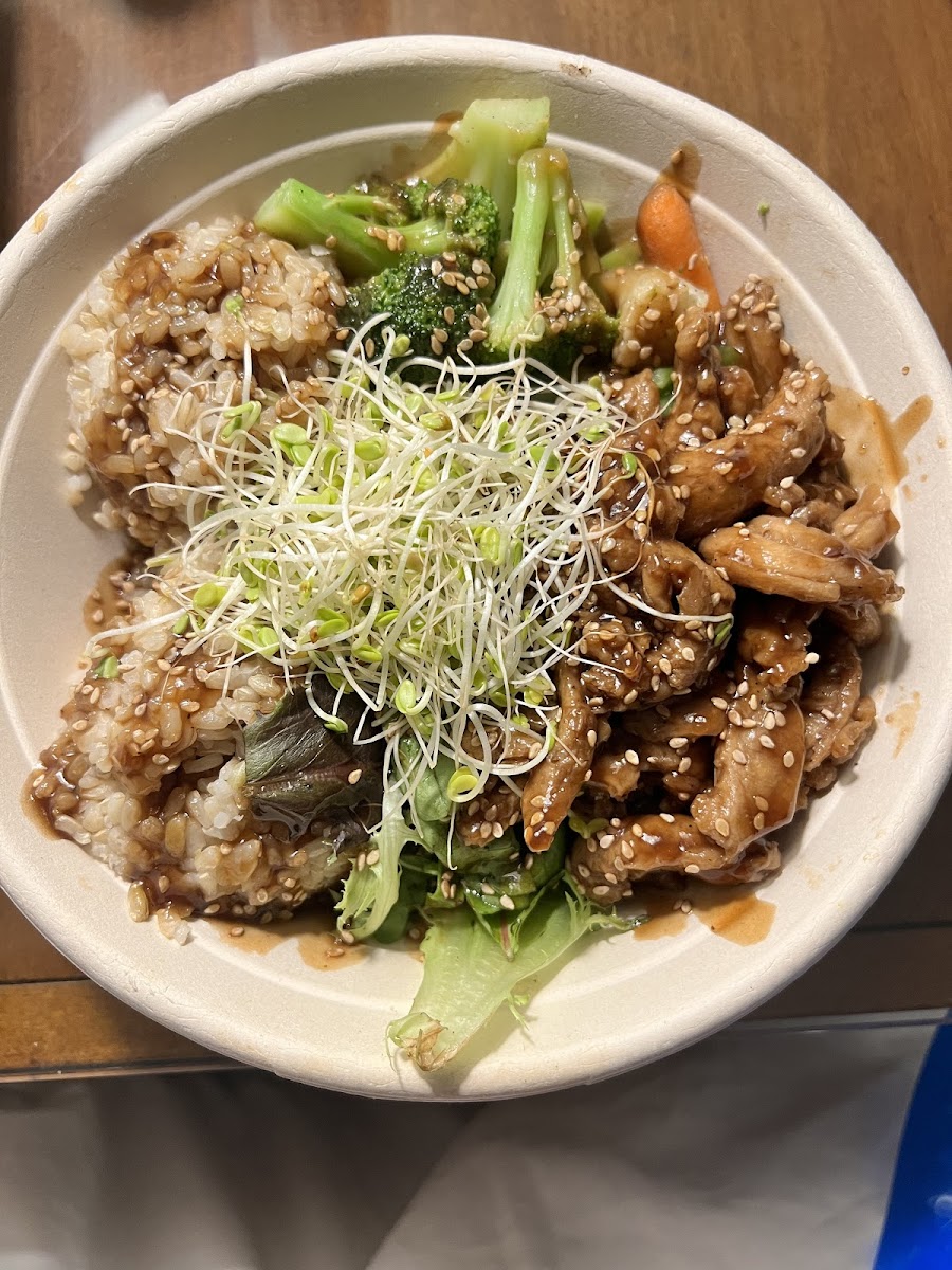 Asian Teriyaki Bowl (the vegan chicken = soy curls)