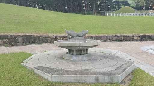 Kissing Fish Water Fountain