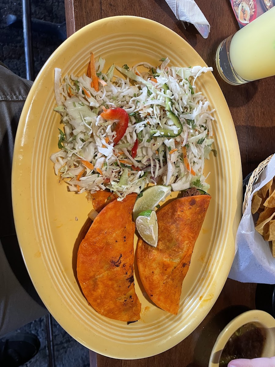 Tacos birria with a double slaw aide