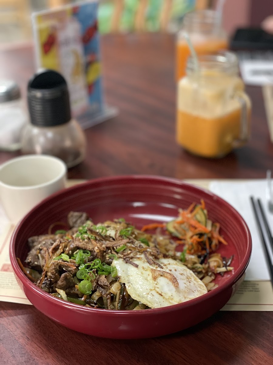 Peppered beef with rice noodle