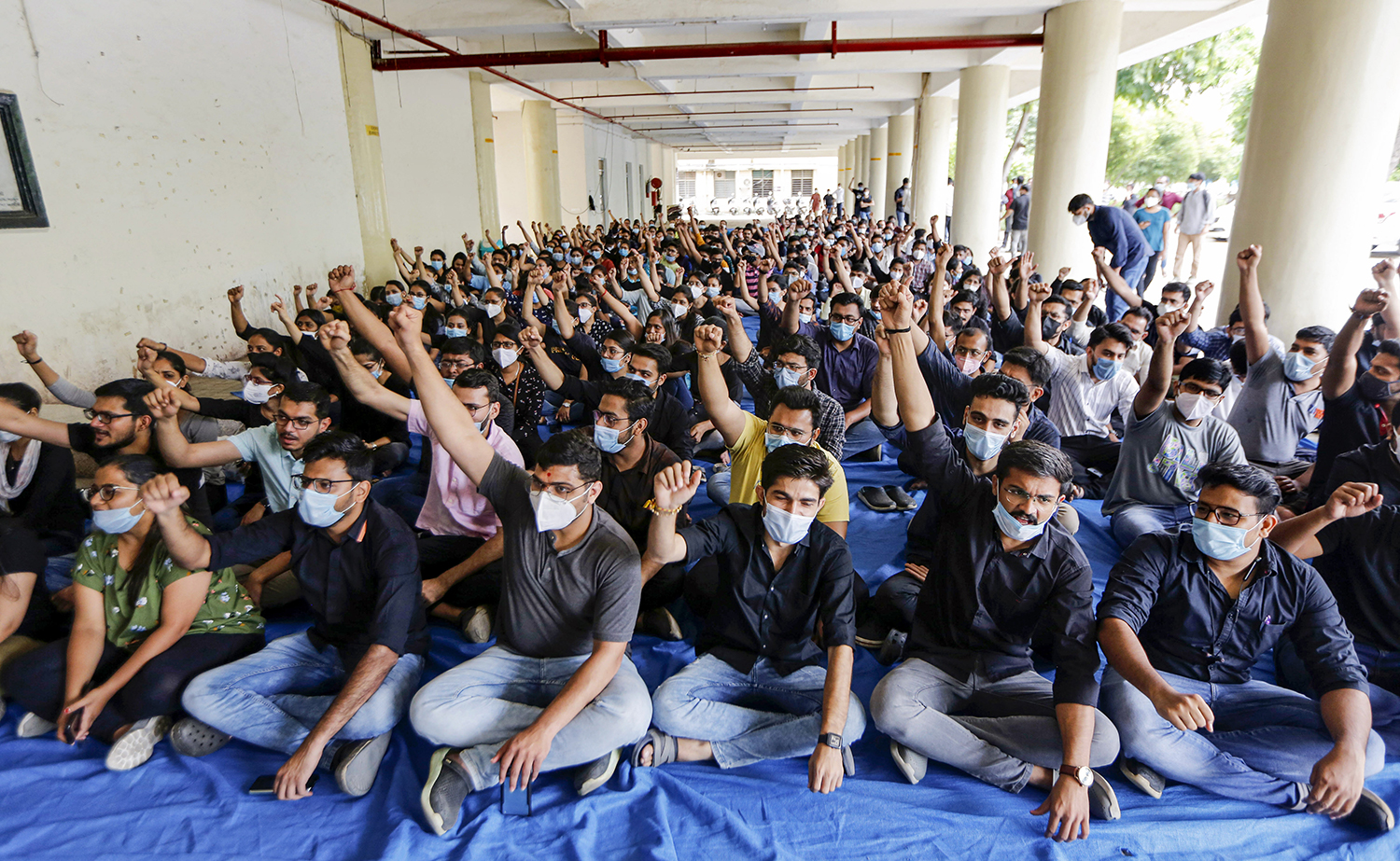 How the Gujarat government backed out of its promise to doctors on COVID-19 duty