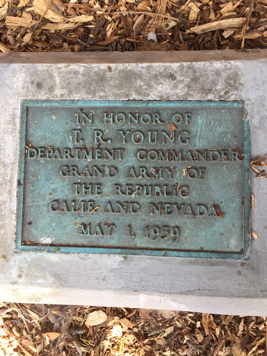 IN HONOR OF  T. R. YOUNG  DEPARTMENT COMMANDER  GRAND ARMY OF  THE REPUBLIC  CALIF. AND NEVADA MAY 1, 1939