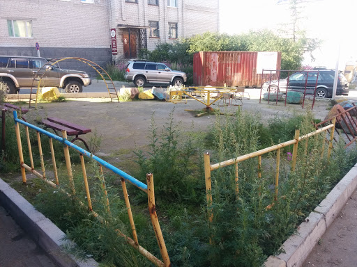 Не детская площадка на ул. Ленина