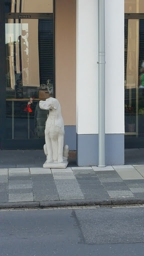 Hunde Statue