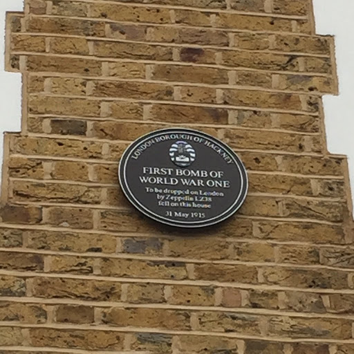 FIRST BOMB OF WORLD WAR ONE To be dropped on London by Zeppelin LZ38fell on this house 31 May 1915 Submitted by @DrFidelius